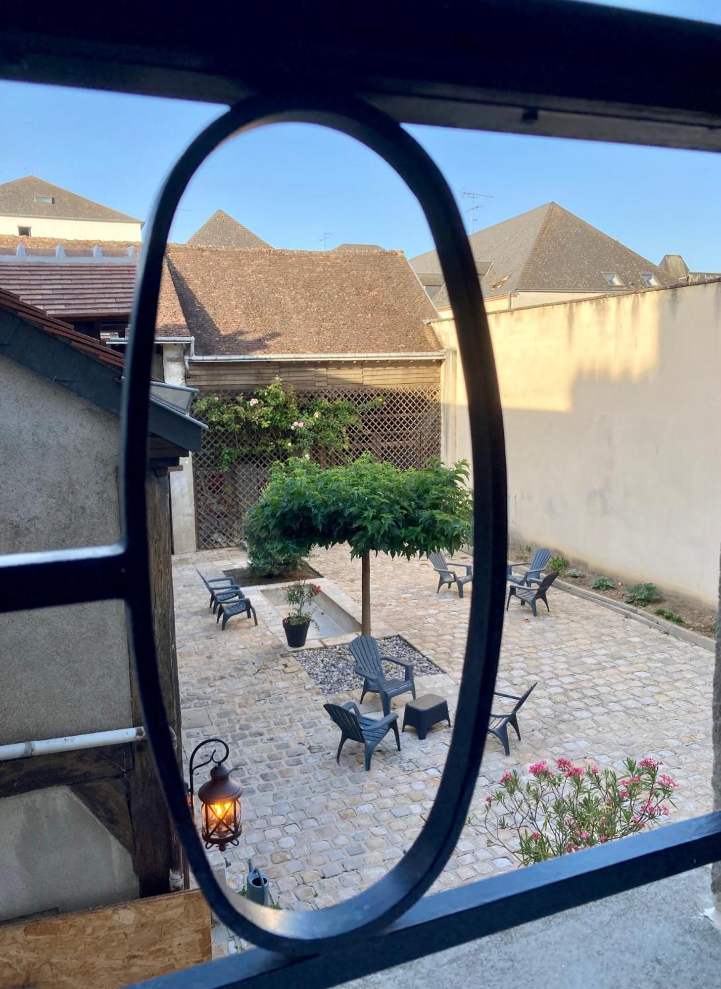 La Maison Virginie Appartements Climatises De 1 A 5 Pers Cosy Hyper Centre Cour Parking Linge Fibre Proximite Port Lac Canal Piscine Монтаржи Екстериор снимка